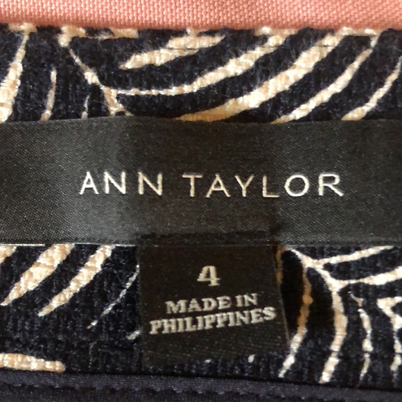 Ann Taylor lined pencil skirt Sz 4 navy and cream palm leaf pattern/ zipper - Picture 9 of 12